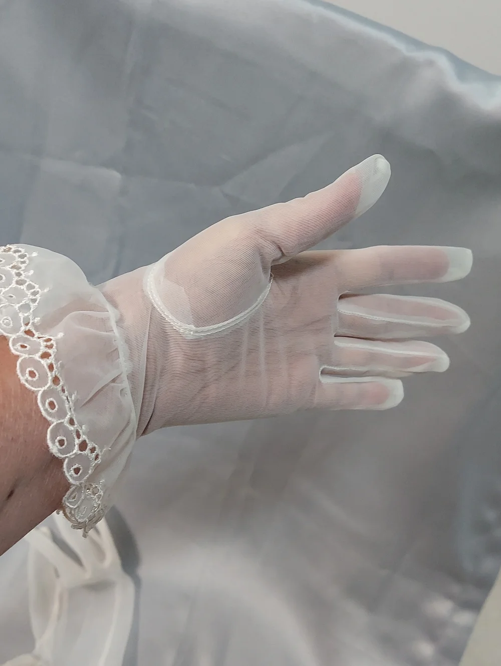 Vintage Gloves, Ivory White, Nylon, Lacy Edge